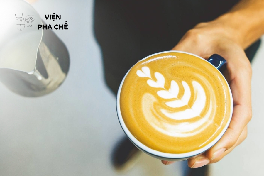 Nắm vững nghệ thuật cà phê, từ phin Việt Nam đến Espresso và Latte Art.