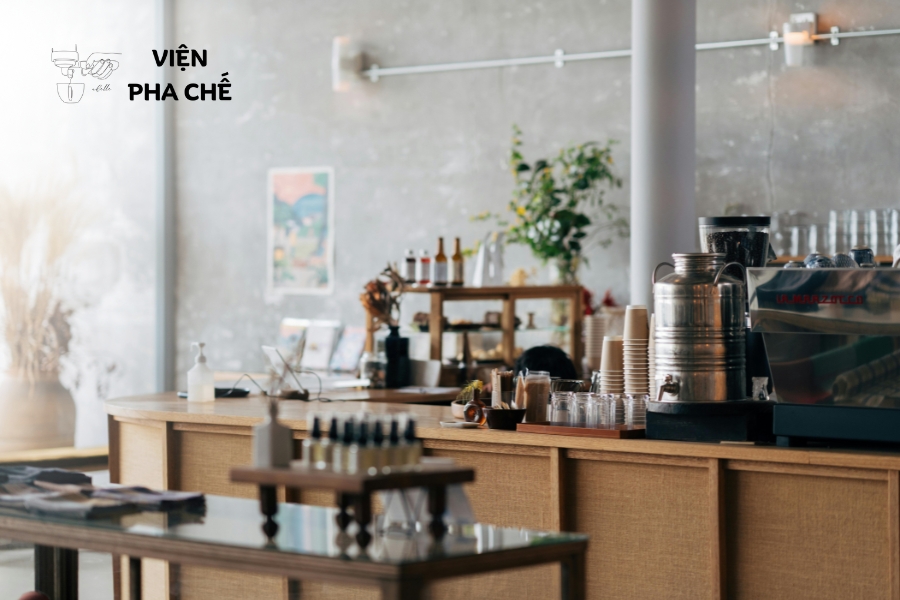 Không gian quán không thu hút và thiếu vệ sinh