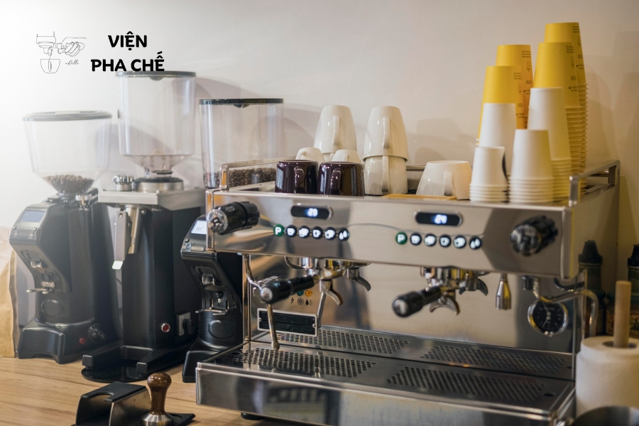 Kỹ năng sử dụng máy móc, thiết bị pha chế