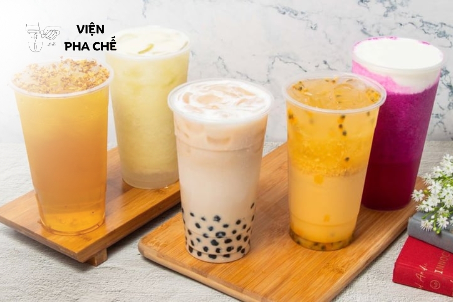Những ly trà sữa hoàn thành với topping đa dạng, màu sắc bắt mắt
