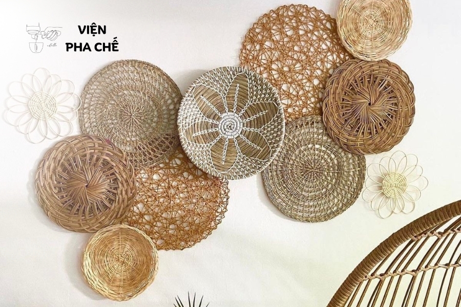 Trang trí bằng mành tre, mẹt và các phụ kiện dân gian